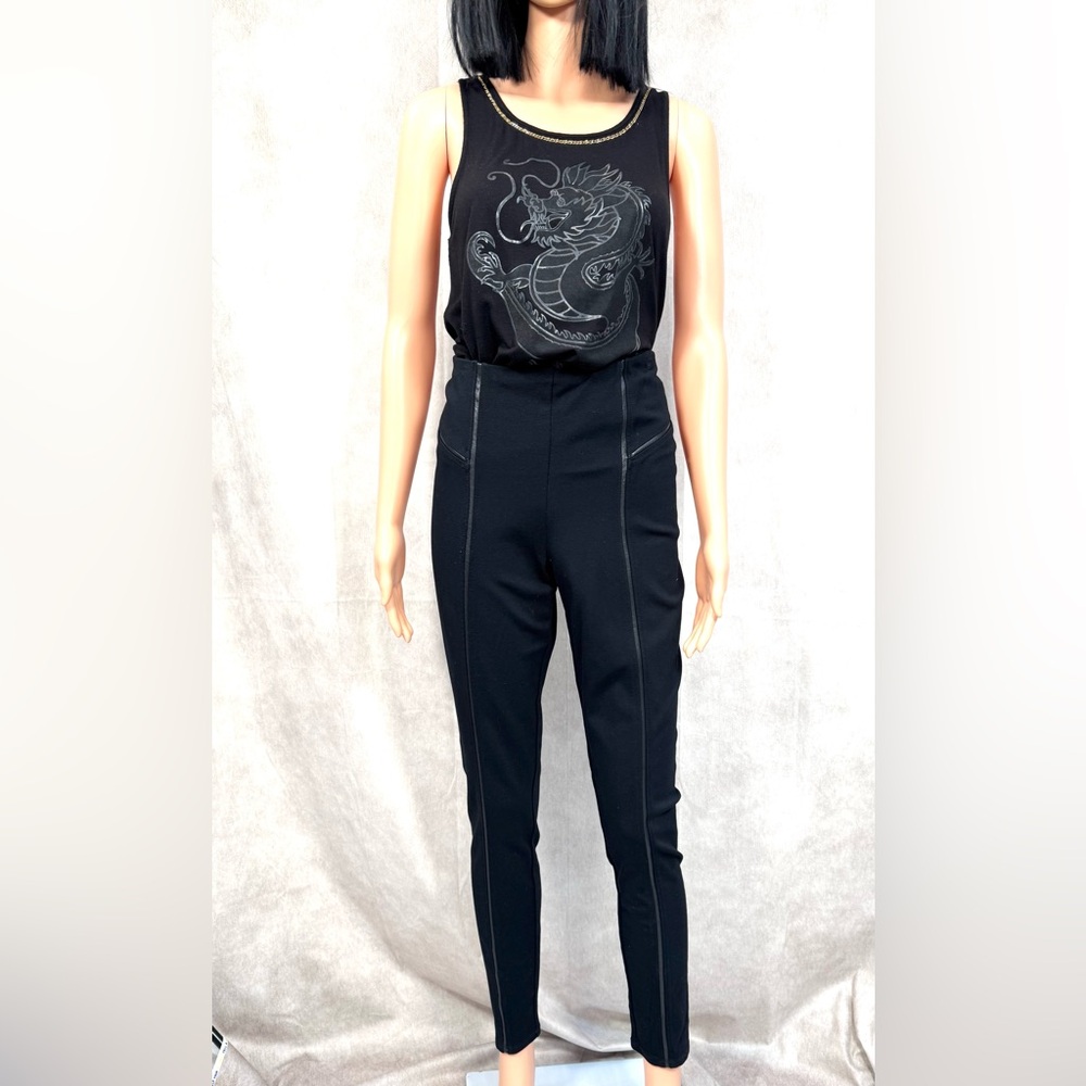 Black High-Waisted Skinny Pants with Structured Fit